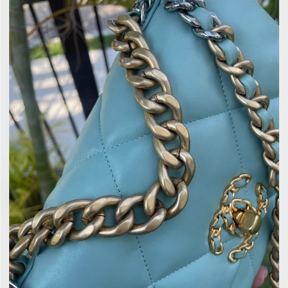 ❌Reserved❌🔥🔥Chanel Tiffany Blue Flap 19 Small Flap - Picture 6 of 16
